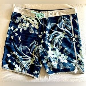 Hurley Phantom board shorts. Men’s size 36.